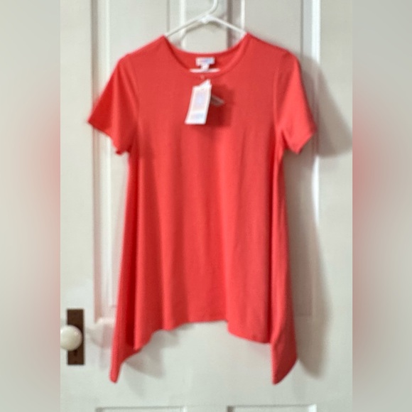 LuLaRoe Tops - LuLaRoe Vibrant Coral Short Sleeve Tee